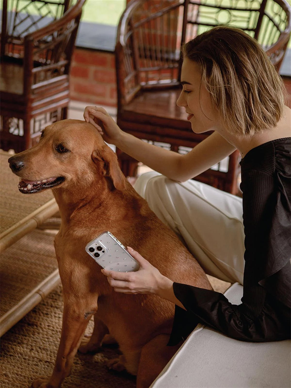 iPhone 14 Coehl Solitaire Telefon Kılıfı | bastcase - Arka Yüzey Detayı