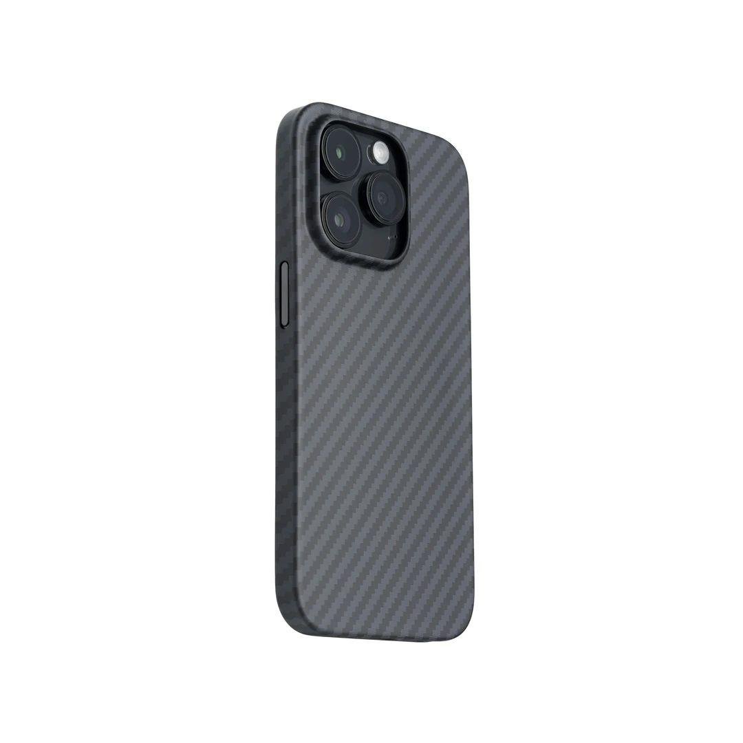 iPhone 15 Pro Carbon Telefon Kılıfı - Carbonite Siyah | bastcase - Yan Profil İnceliği