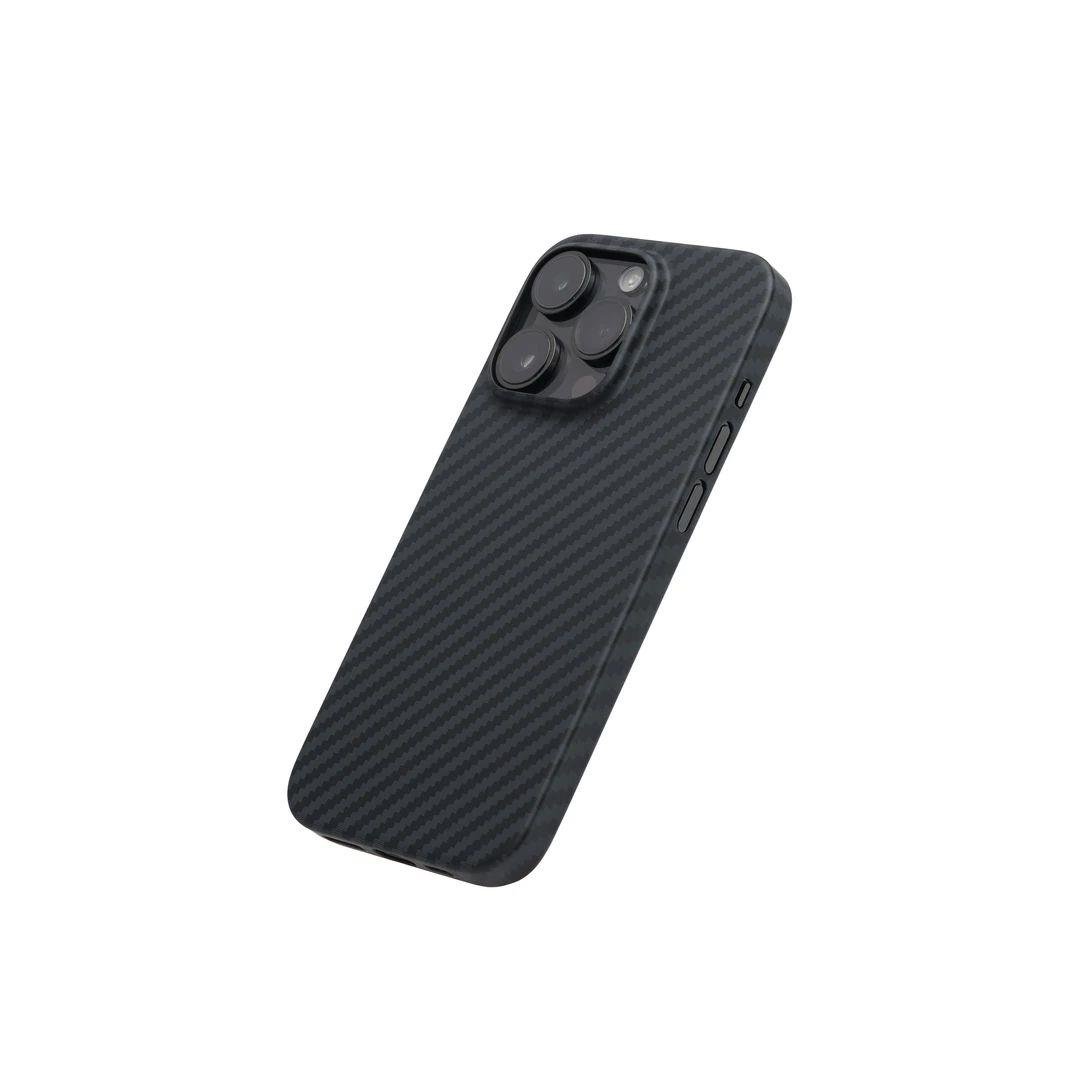 iPhone 15 Pro Carbon Telefon Kılıfı - Carbonite Siyah | bastcase - Alt Port Kesimleri