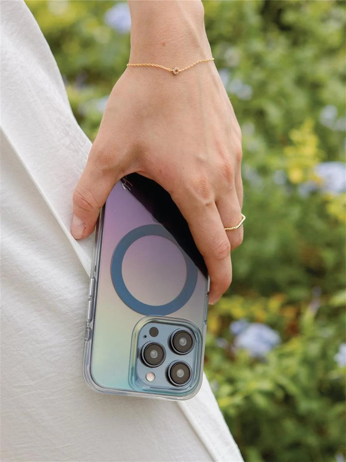 iPhone 15 Pro Coehl MagSafe Destekli Dazze Telefon Kılıfı | bastcase - Yan Profil İnceliği