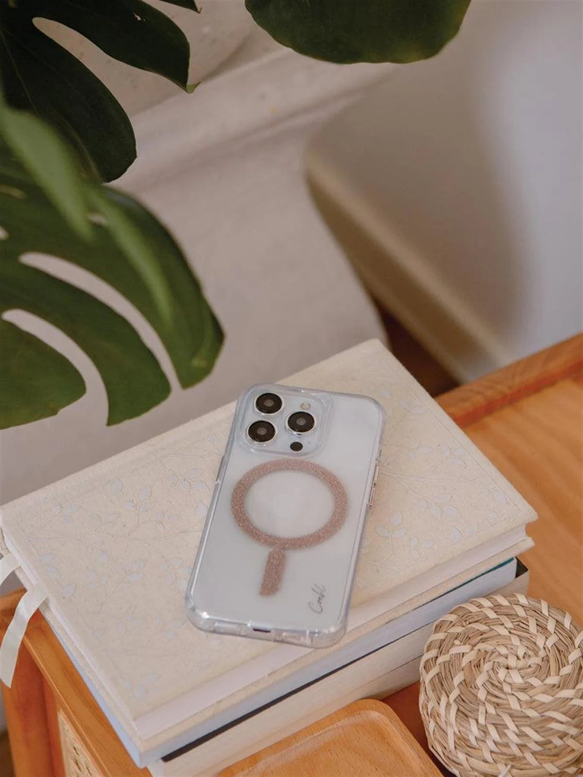 iPhone 15 Pro Coehl MagSafe Destekli Glace Telefon Kılıfı | bastcase - Yan Profil İnceliği