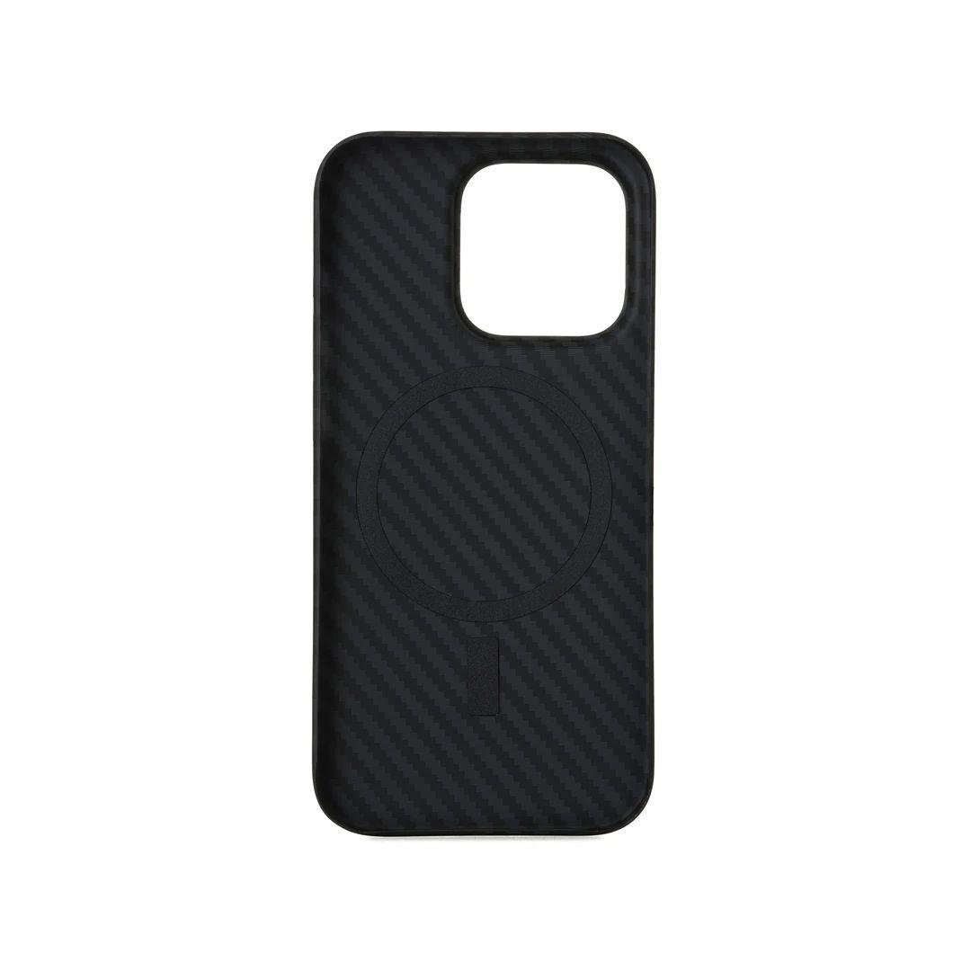 iPhone 15 Pro Max Carbon Telefon Kılıfı - Carbonite Siyah | bastcase - Arka Yüzey Detayı