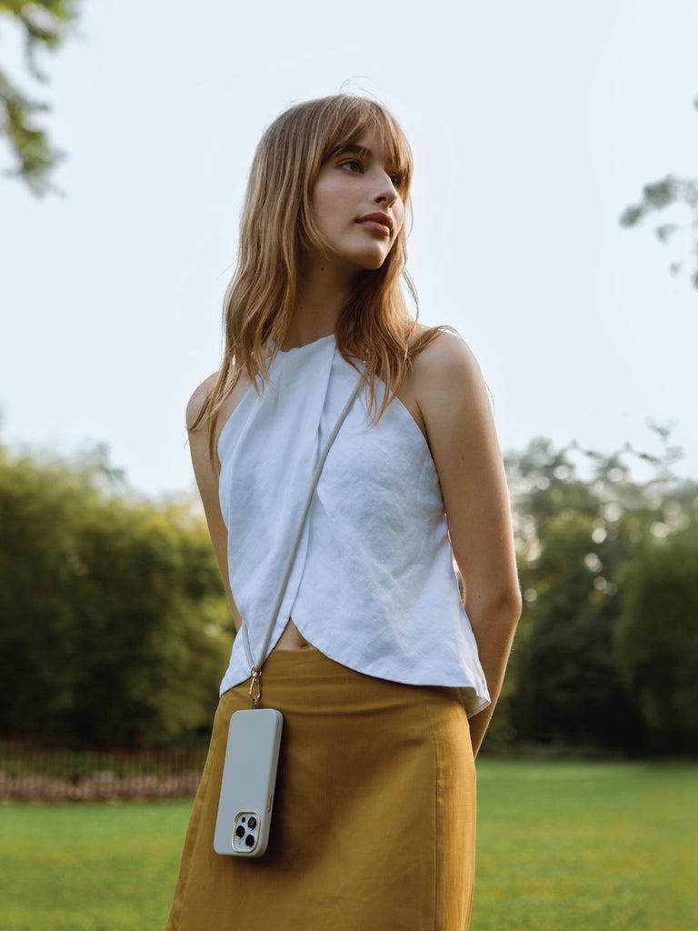 iPhone 15 Pro Max Coehl MagSafe Destekli Askı İpli Creme Telefon Kılıfı - Coehl Krem | bastcase - Arka Yüzey Detayı