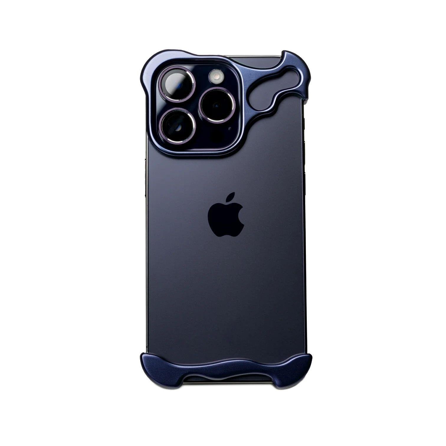 iPhone 15 Pro Wave Koruma Seti - Titanyum | bastcase - Kullanım Görseli