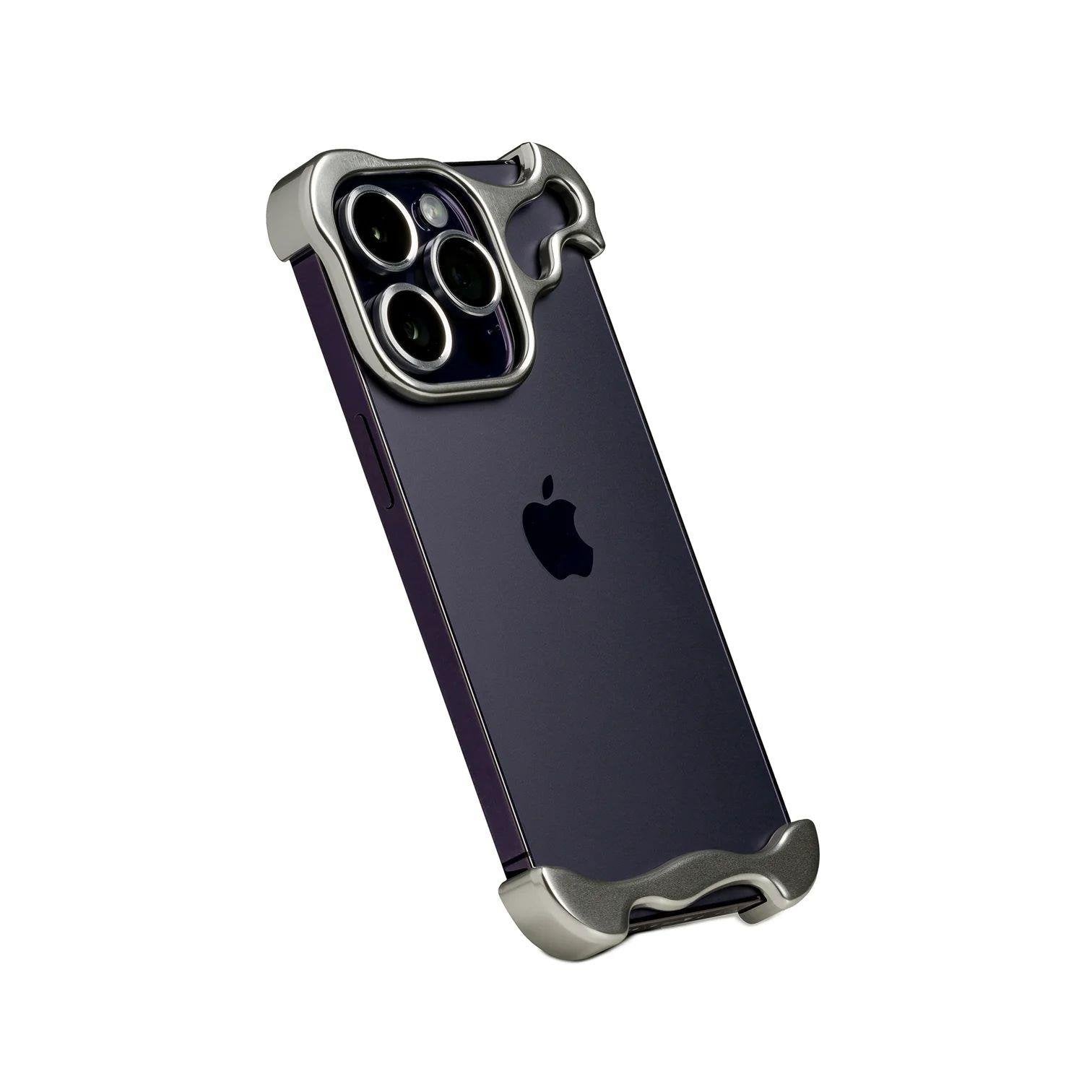 iPhone 15 Pro Wave Koruma Seti - Titanyum | bastcase - Detaylı Ürün Çekimi