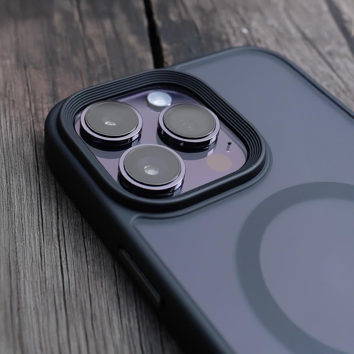 iPhone 16 Pro Max Mat Bold Telefon Kılıfı - Beyaz Titanyum | bastcase - Arka Yüzey Detayı