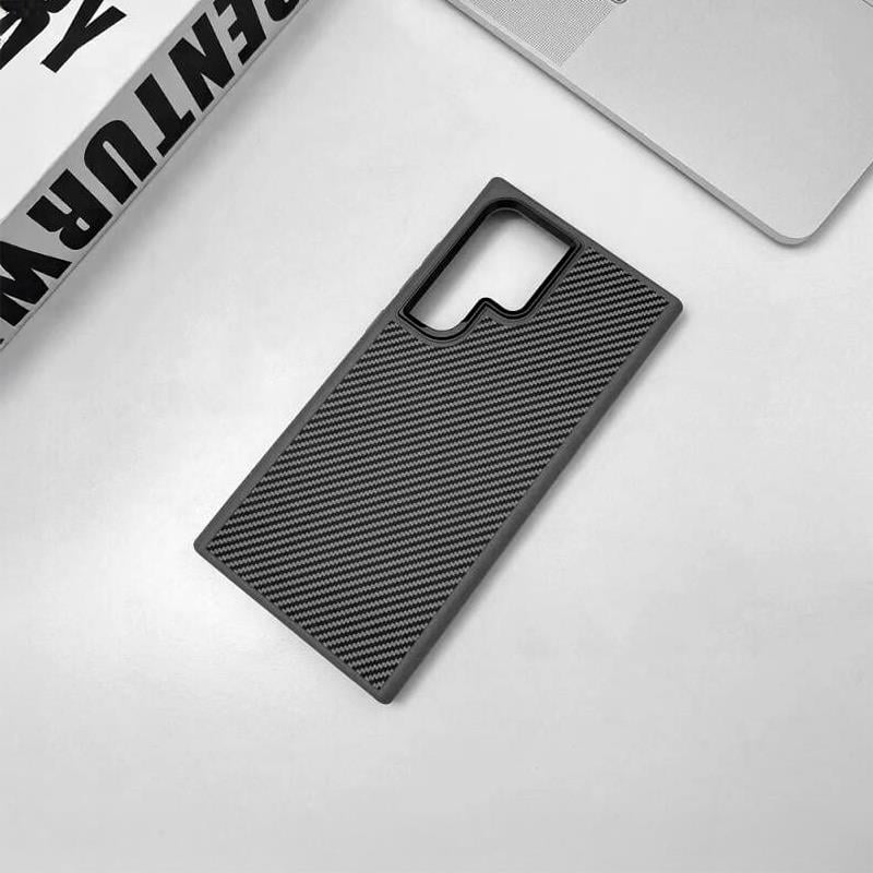 Samsung S24 Ultra Carbon Telefon Kılıfı - Heavy Carbon Gümüş | bastcase - Arka Yüzey Detayı