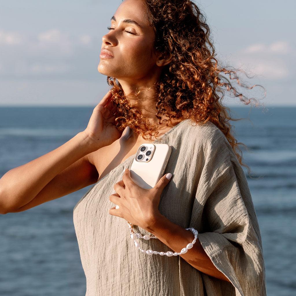 iPhone 16 Pro Max Coehl MagSafe Destekli Askı İpli Muse Telefon Kılıfı