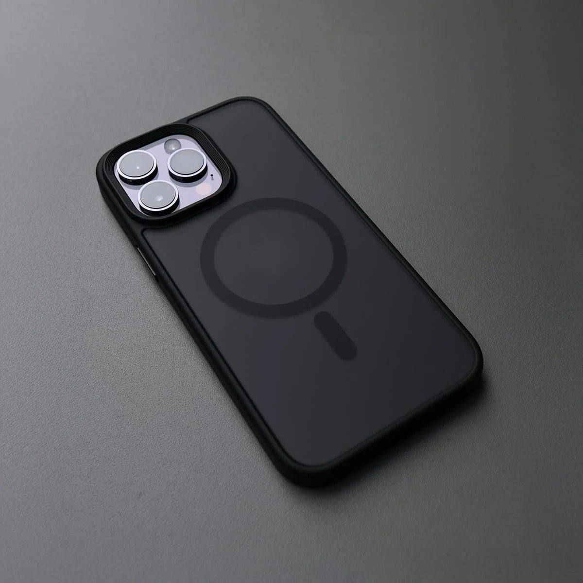 iPhone 17 Mat Bold Telefon Kılıfı